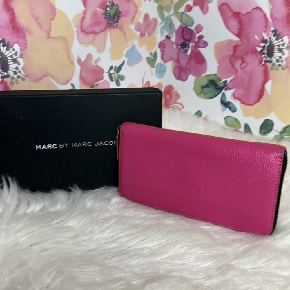 💯Authentic Marc by Marc Jacobs Orange Zip Wallet🍀 - Picture 5 of 15